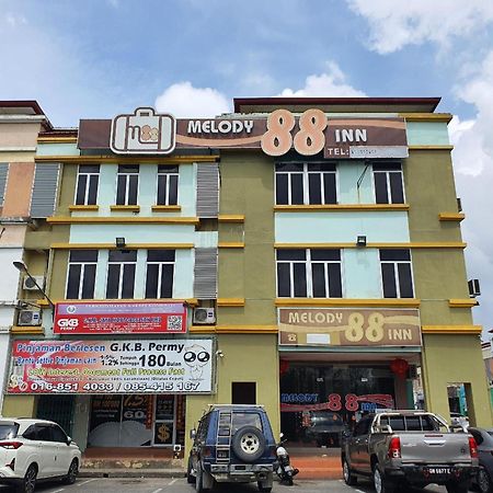 Oyo 90964 Melody 88 Inn Miri Zewnętrze zdjęcie