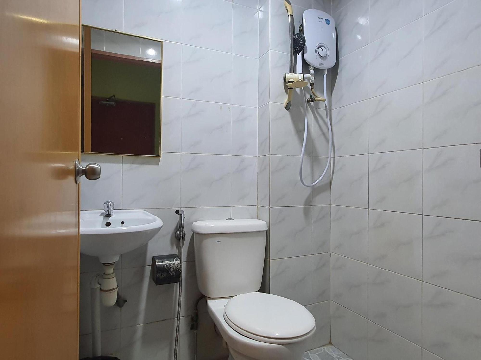 Oyo 90964 Melody 88 Inn Miri Zewnętrze zdjęcie