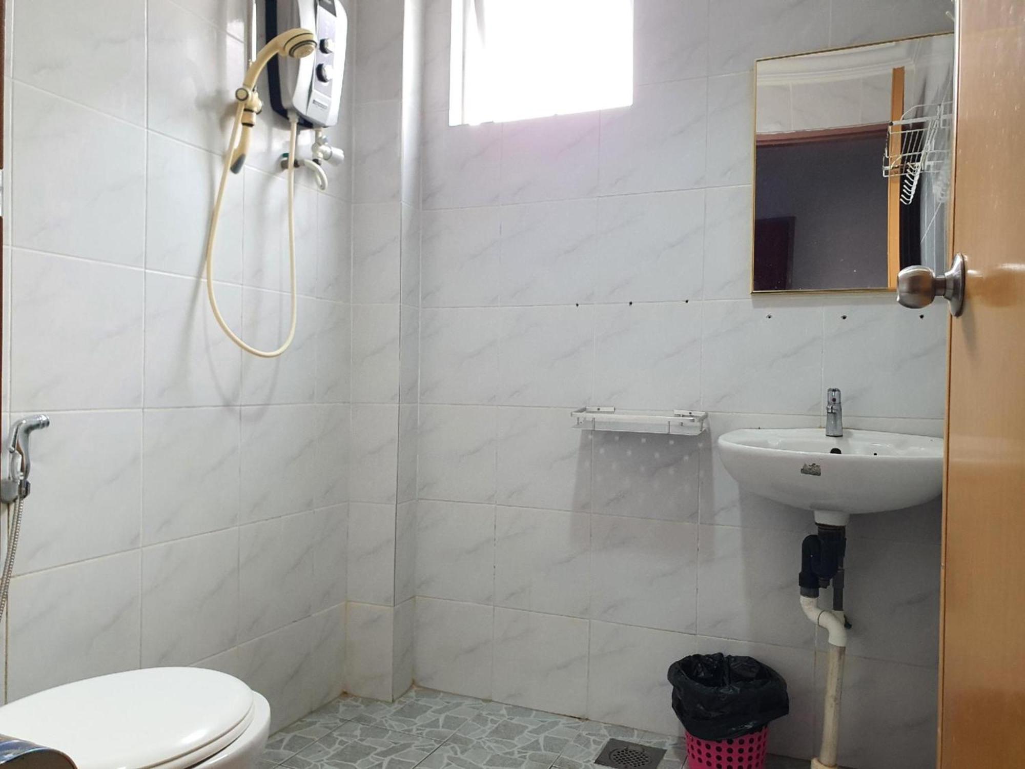 Oyo 90964 Melody 88 Inn Miri Zewnętrze zdjęcie
