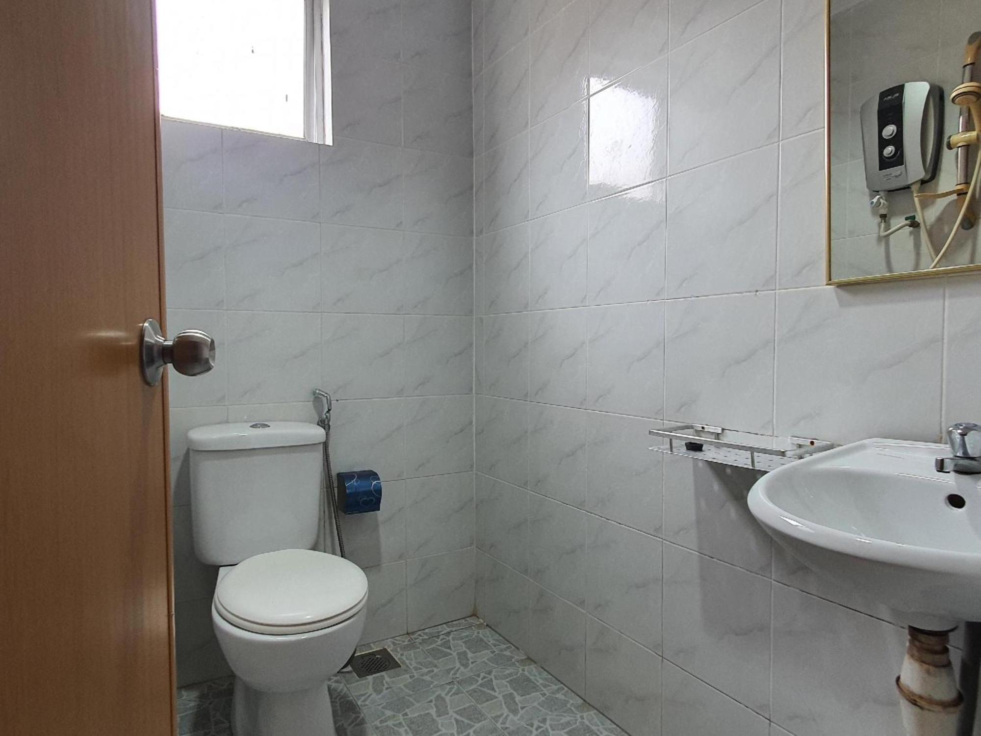 Oyo 90964 Melody 88 Inn Miri Zewnętrze zdjęcie