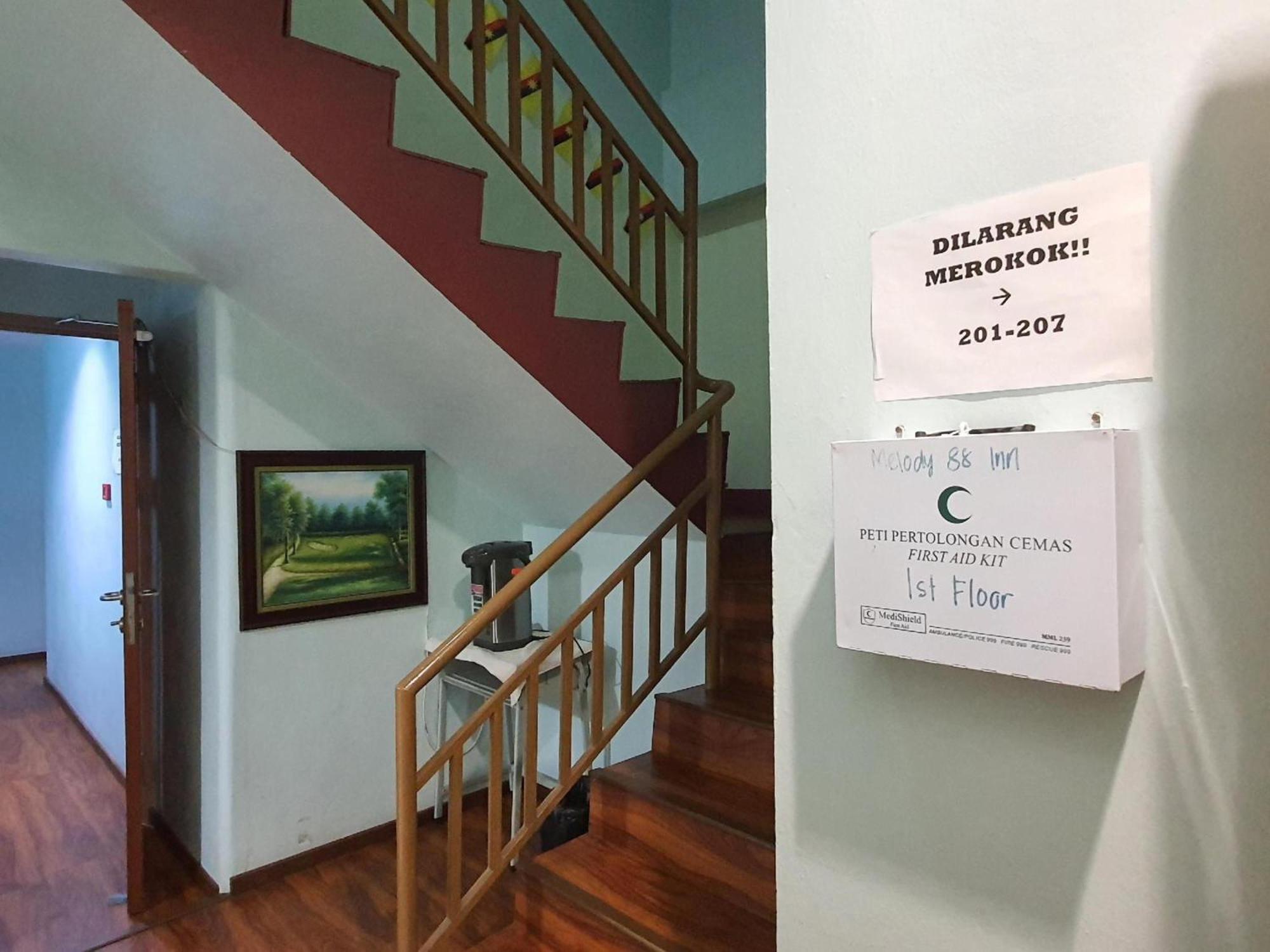 Oyo 90964 Melody 88 Inn Miri Zewnętrze zdjęcie
